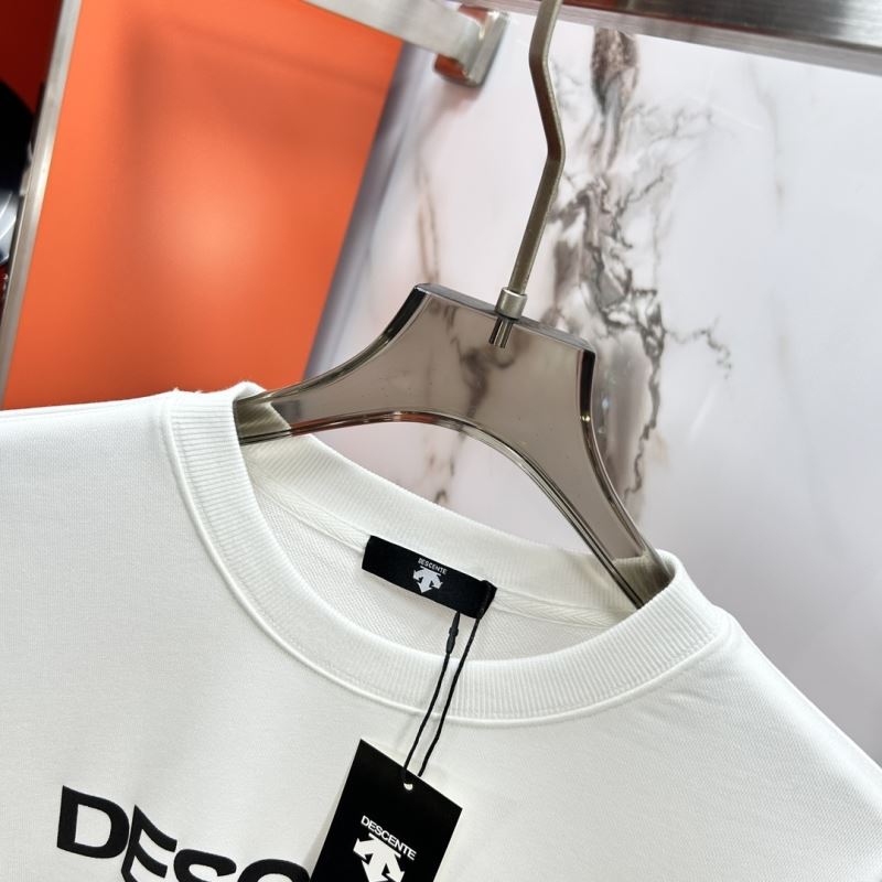 Descente Hoodies